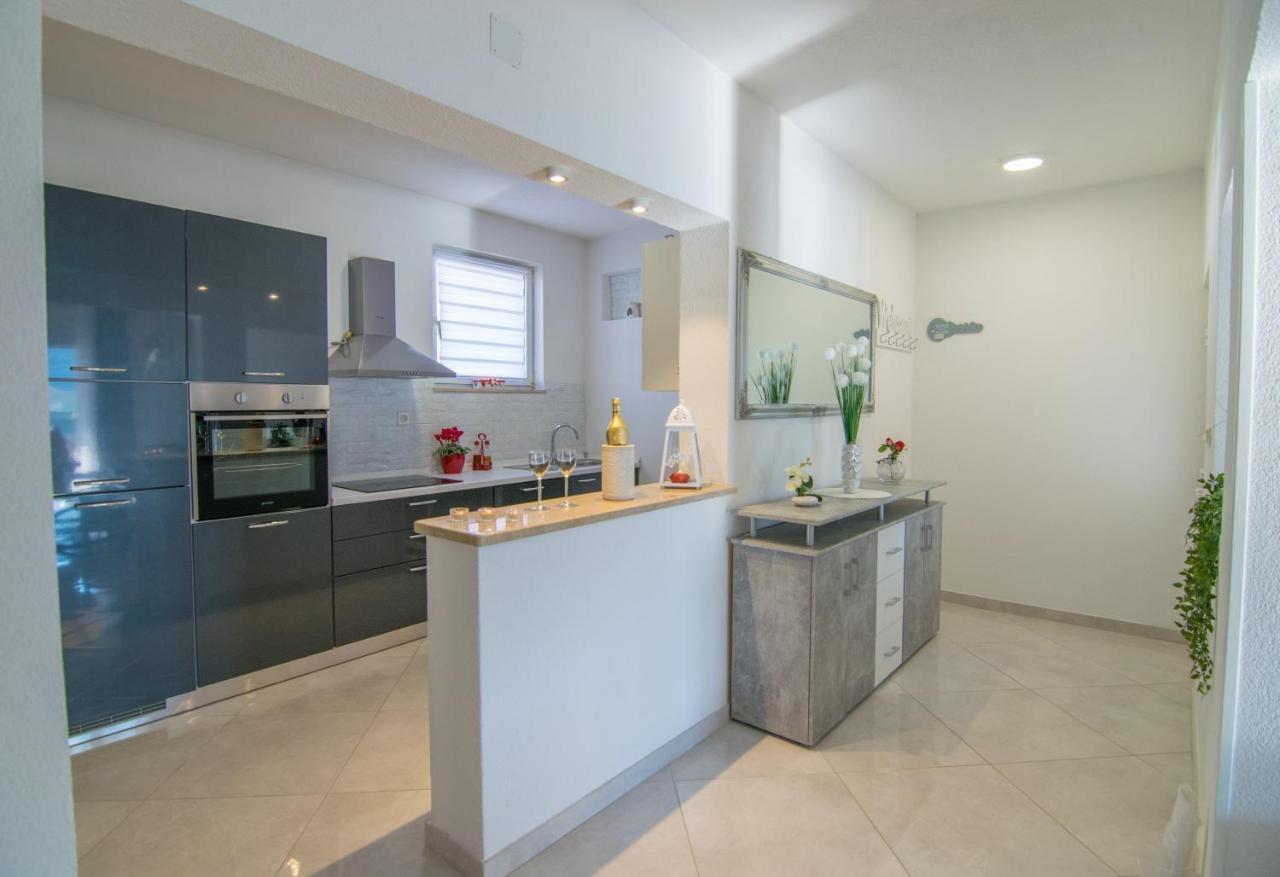 Villa Milena With Heated Pool And Jacuzzi Kostanje Exterior photo