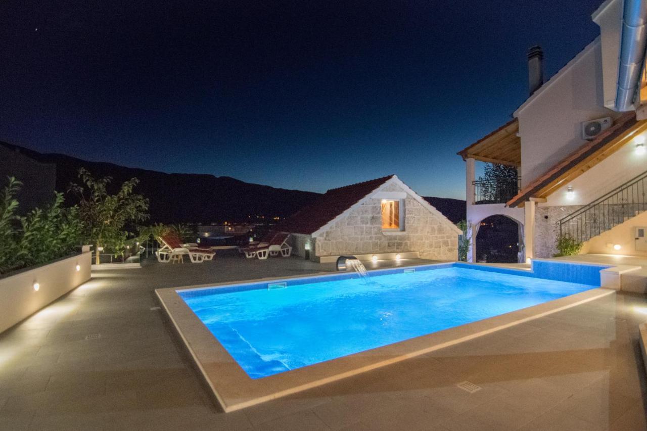 Villa Milena With Heated Pool And Jacuzzi Kostanje Exterior photo
