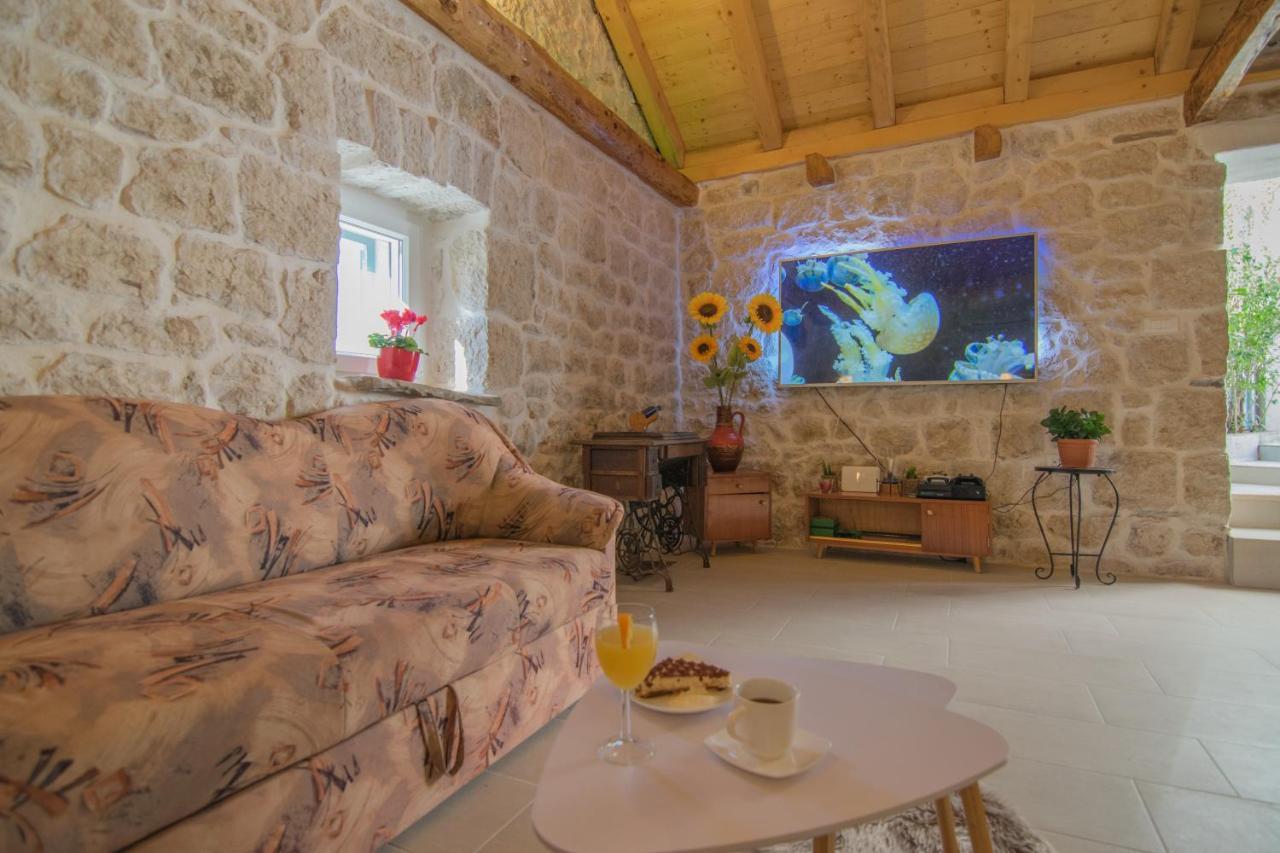 Villa Milena With Heated Pool And Jacuzzi Kostanje Exterior photo
