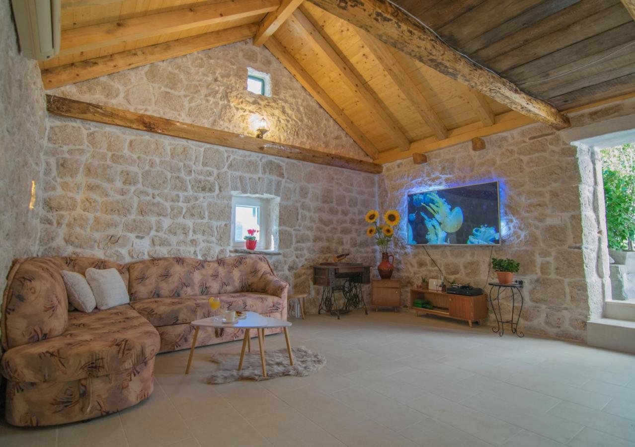 Villa Milena With Heated Pool And Jacuzzi Kostanje Exterior photo