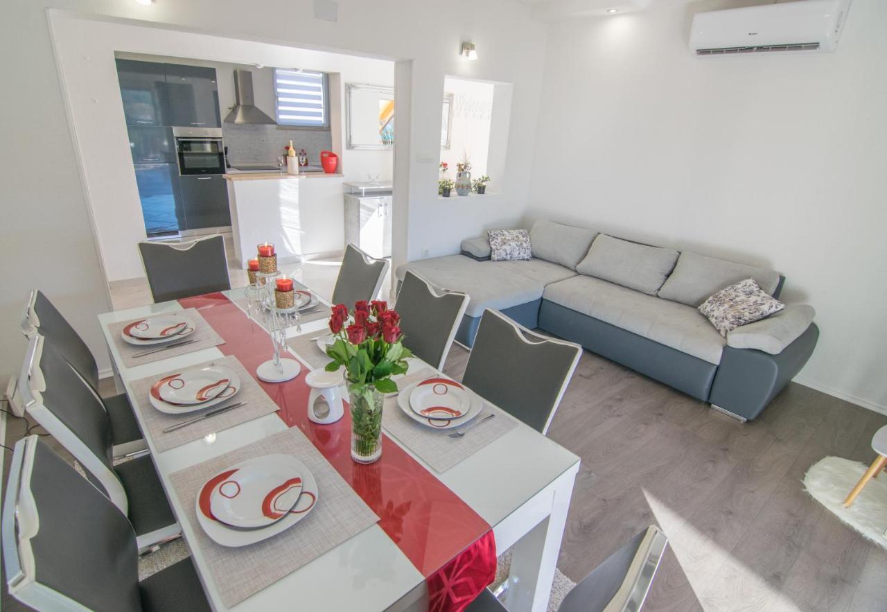 Villa Milena With Heated Pool And Jacuzzi Kostanje Exterior photo