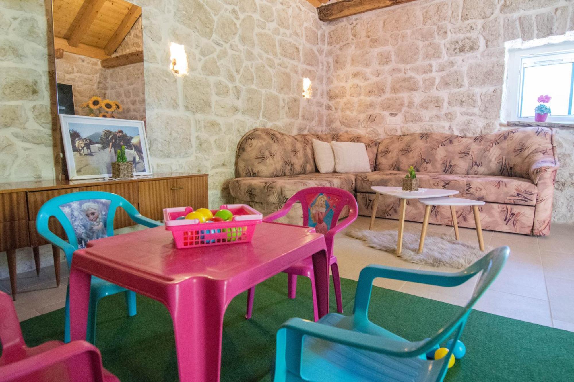 Villa Milena With Heated Pool And Jacuzzi Kostanje Exterior photo